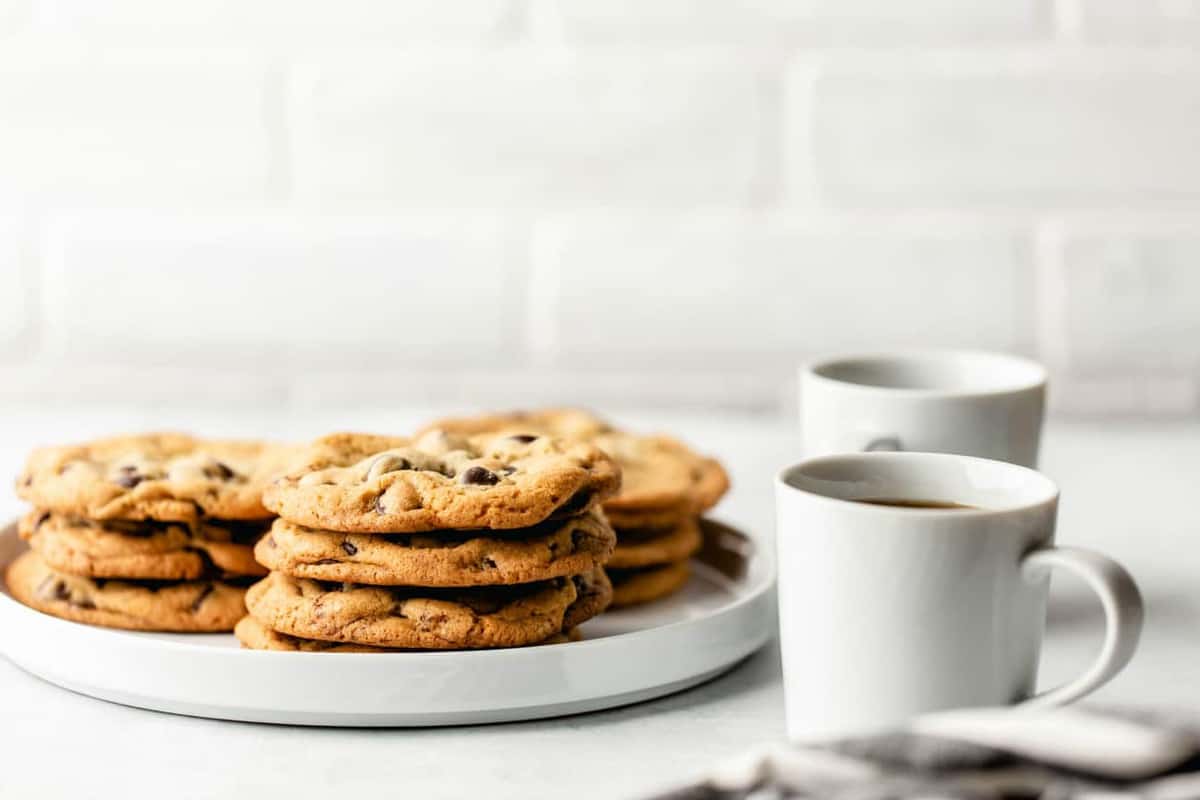 https://www.mybakingaddiction.com/wp-content/uploads/2011/05/Baked-Chocolate-Chip-Cookies-10-of-16_resized.jpg