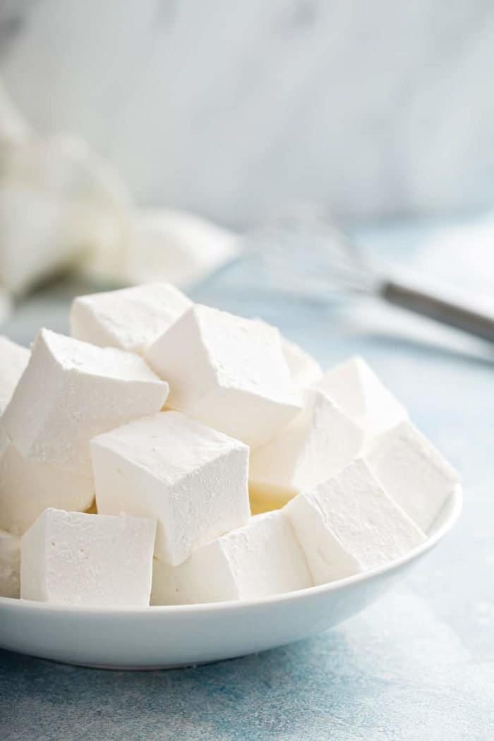 https://www.mybakingaddiction.com/wp-content/uploads/2011/12/bowl-of-homemade-marshmallows-700x1050.jpg