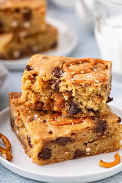 Salted Caramel Blondies with Pretzels | My Baking Addiction