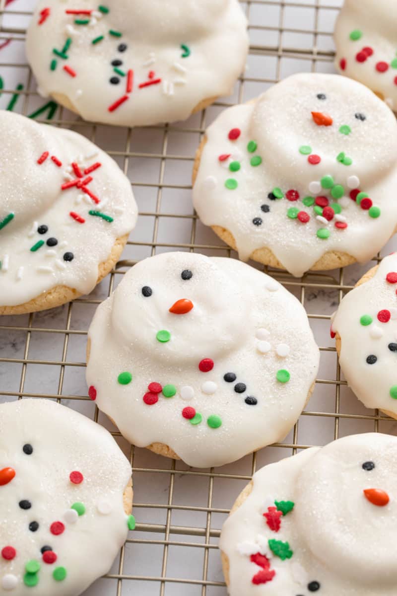 Melted Snowman Cookies (Easy and Fun!) | My Baking Addiction