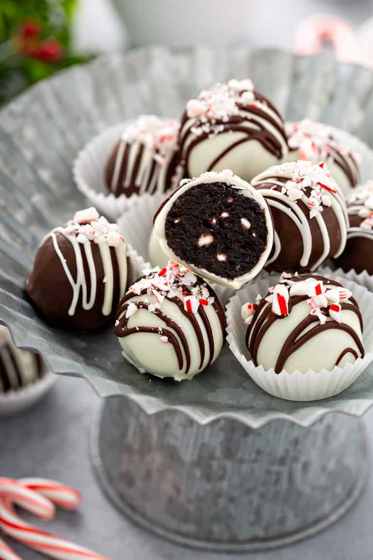 Peppermint Oreo Balls (Easy and Festive!) | My Baking Addiction