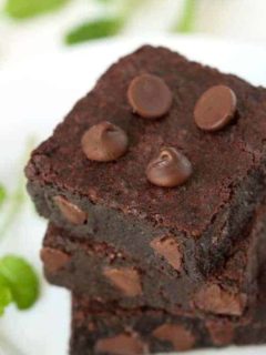 https://www.mybakingaddiction.com/wp-content/uploads/2014/12/gluten-free-mint-chocolate-brownies-1-240x320.jpg