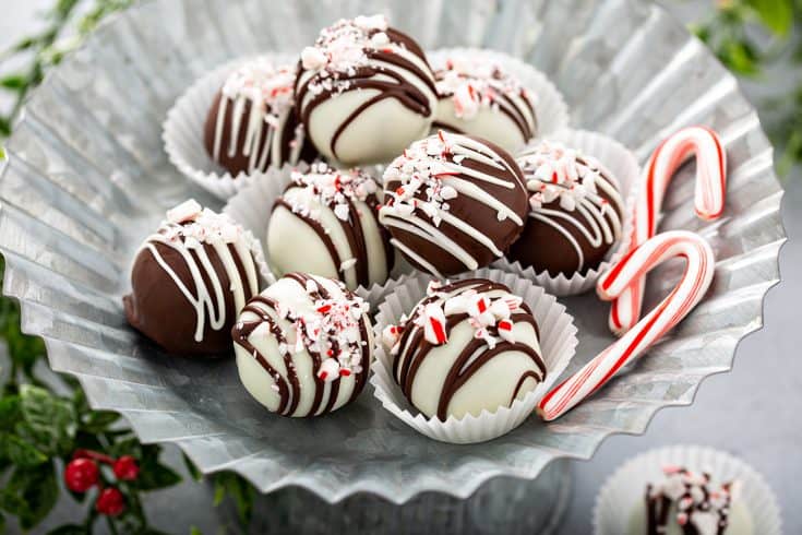 Peppermint Oreo Balls (Easy and Festive!) | My Baking Addiction