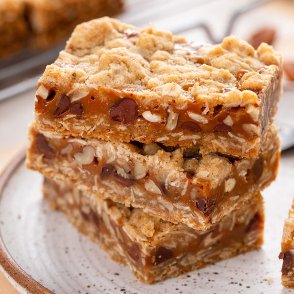 Three stacked caramel pecan bars.