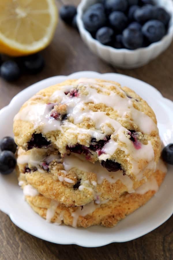 https://www.mybakingaddiction.com/wp-content/uploads/2016/07/blueberry-muffin-top-cookies-2-600-2.jpg