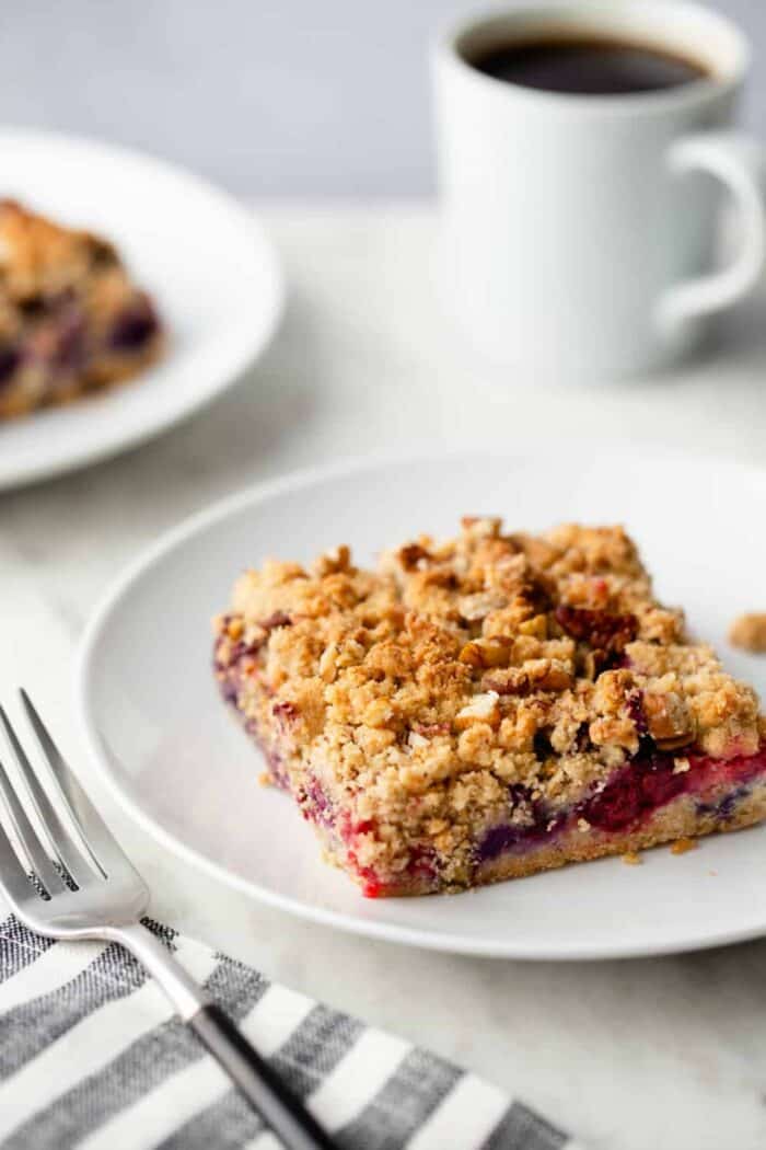 Berry Crumble Bars - My Baking Addiction