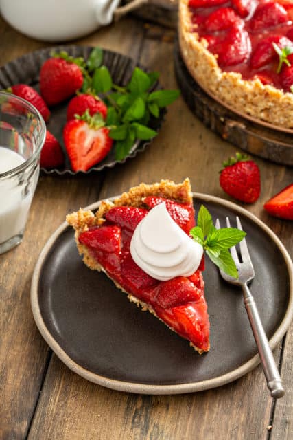 Fresh Strawberry Pie (No Jello!) - My Baking Addiction