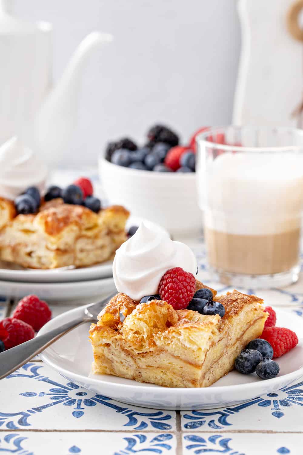 https://www.mybakingaddiction.com/wp-content/uploads/2022/01/plates-of-croissant-bread-pudding.jpg