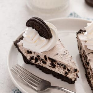 Slice of oreo pie on a white plate.