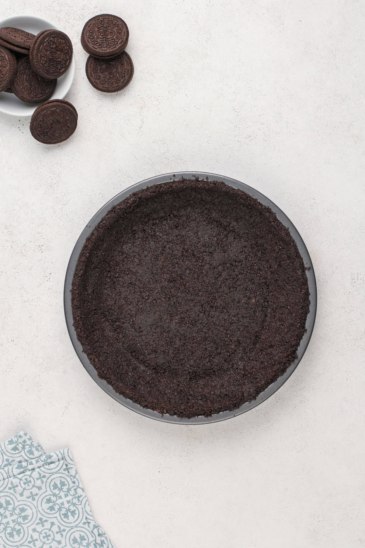 Oreo pie crust in a pie plate.